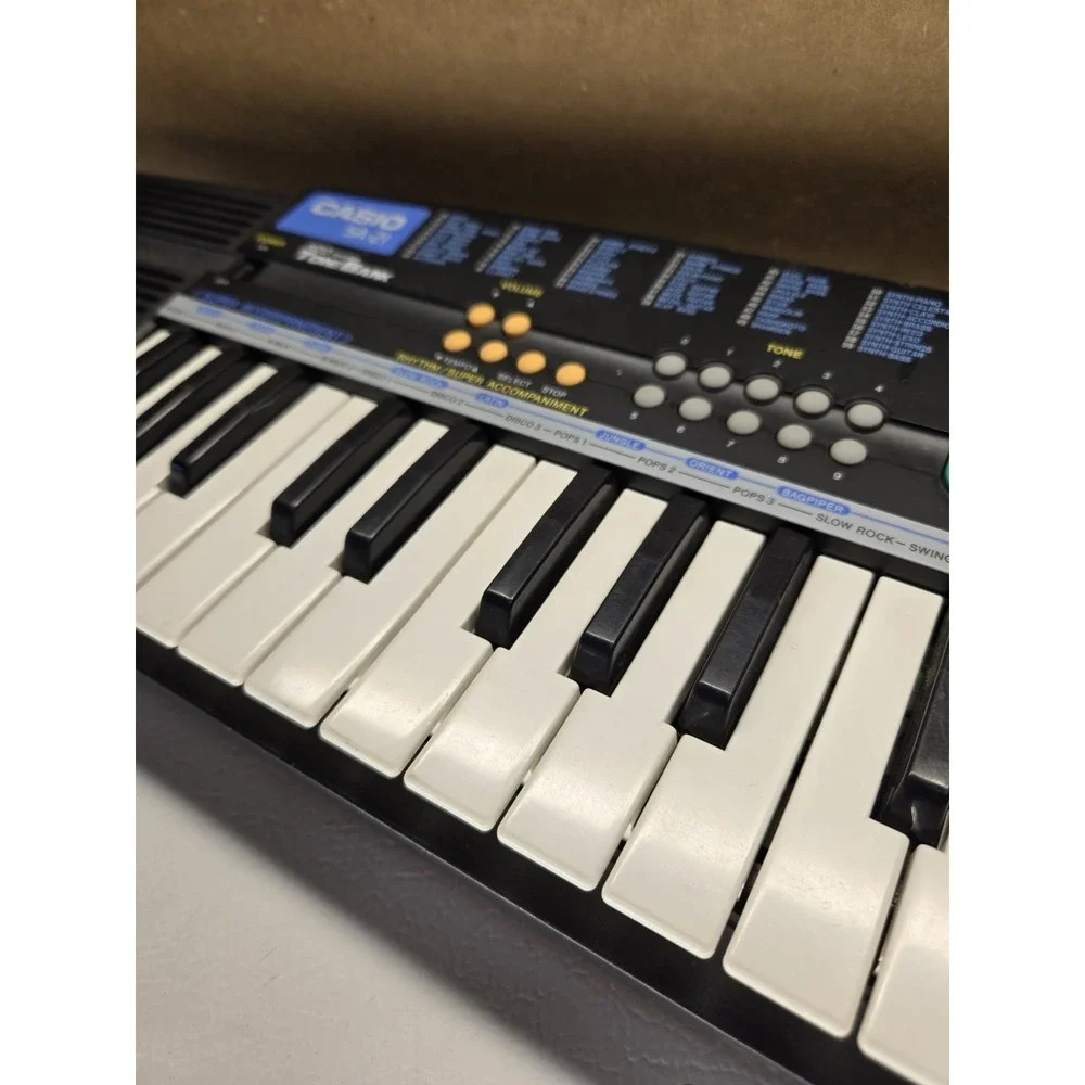 Casio SA-21 Electric Synth Keyboard Portable 100 Sound Tone Bank Dual Speakers